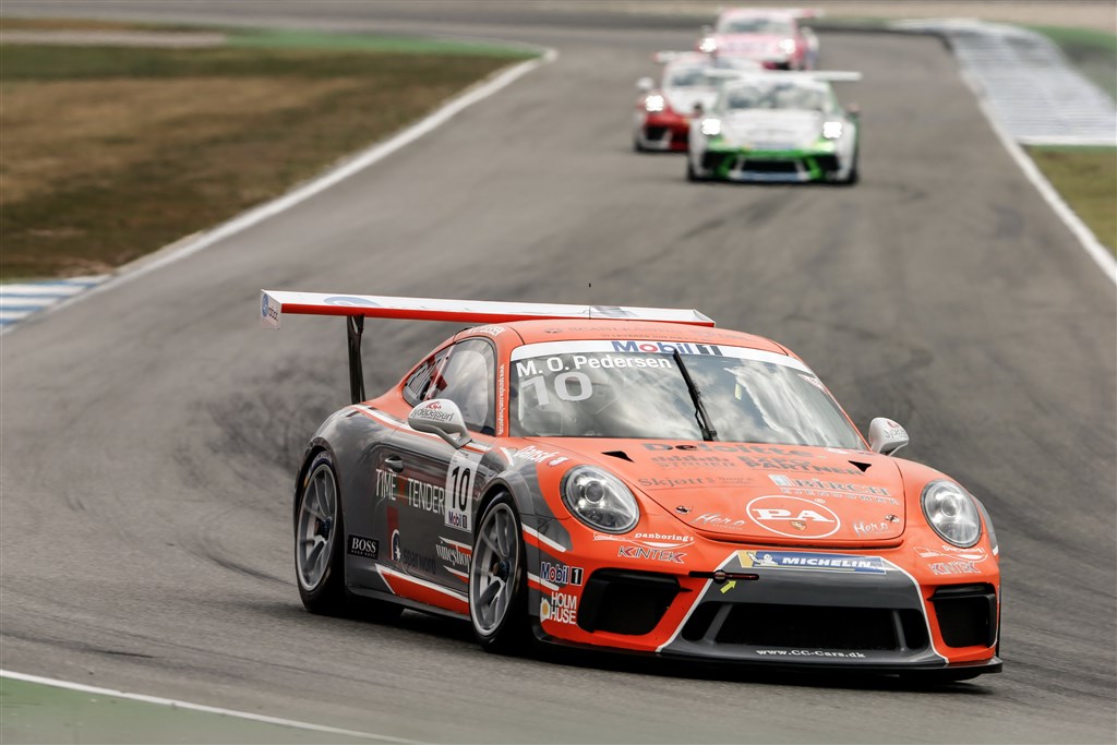 Kampen i Porsche Supercuppen er tæt - Mikkel O. Pedersen kan både avancere i tabellen, men også miste placeringer
(Foto: Porsche Media)